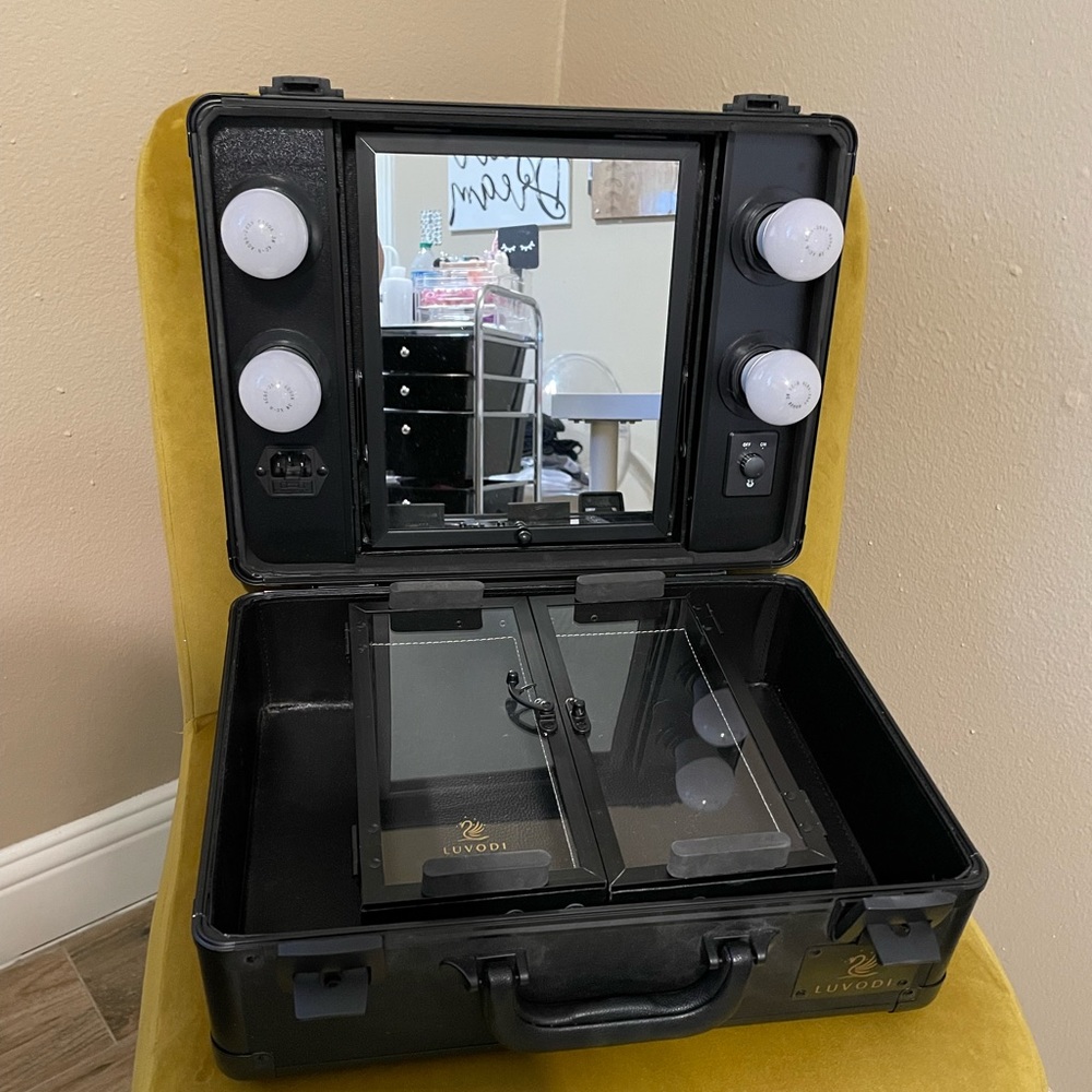 Makeup travel case